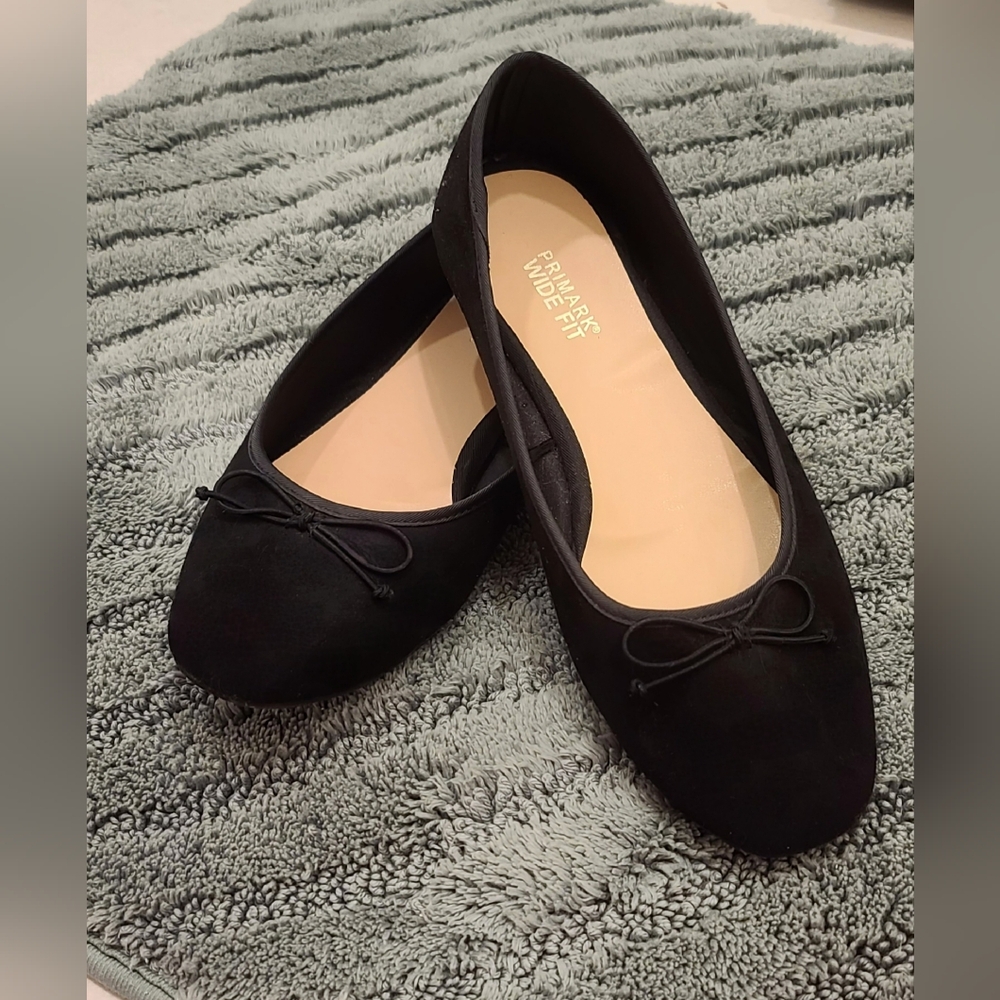 Classic Black Ballet Flats size 9 Wide